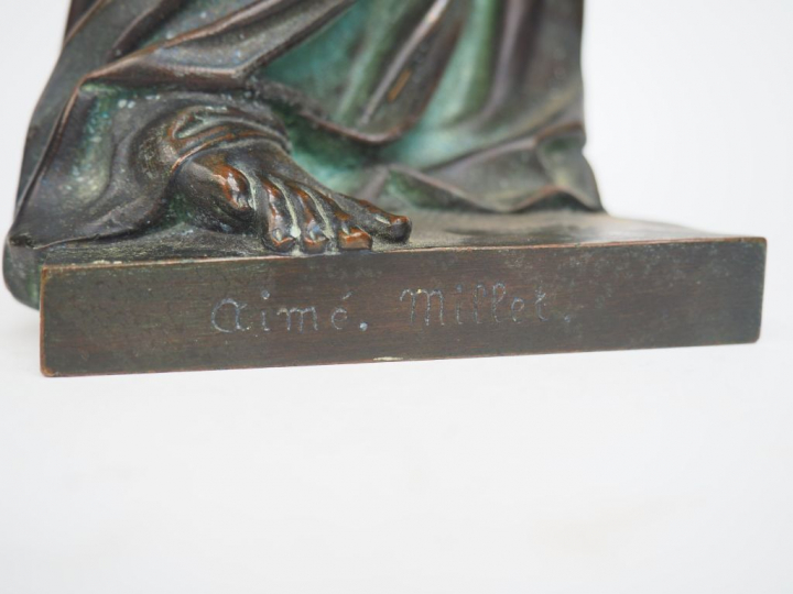 Aimé MILLET  "Jeune femme aux fleurs" Sculpture en bronze à patine ver