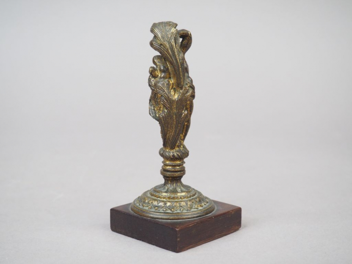 Prométhée en bronze doré sur un piédouche. XIXème siècle, dans le goût