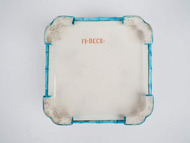 Théodore DECK.  Boite en faïence, à décor d’oiseaux et de fleurs polyc