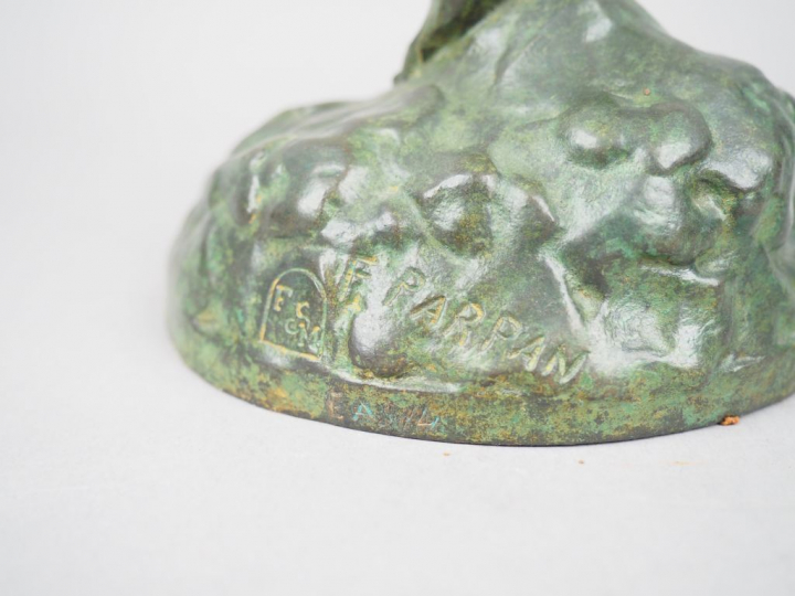 Ferdinand PARPAN "Jeune femme nue" Sculpture en bronze à patine verte.