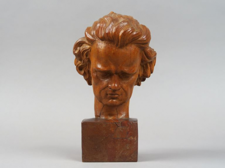Ferdinand PARPAN "Beethoven" Sujet en bois sculpté.  Signé.  H. 23 cm 