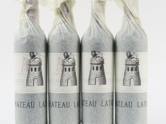 Vente aux enchères 4 BOUTEILLES CHÂTEAU LATOUR 1er GCC PAUILLAC - 2011 - CBO
