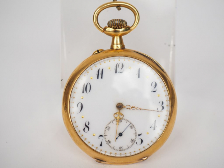 Montre de gousset en or jaune. Cadran émaillé blanc à chiffres arabes 