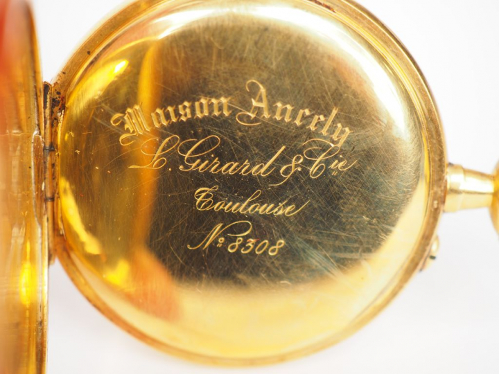 Montre de gousset en or jaune. Cadran émaillé blanc à chiffres arabes 