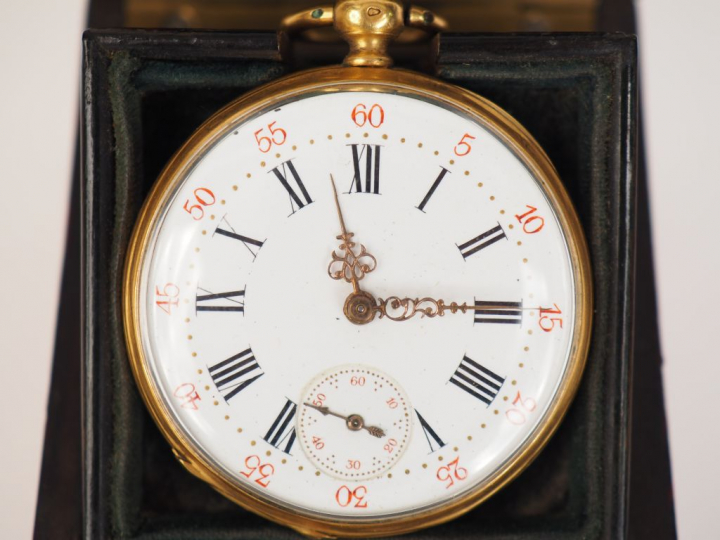 	Montre de gousset en or jaune.  Cadran émaillé blanc à chiffres arabe