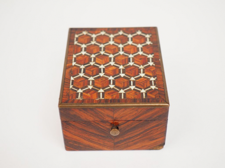 	Montre de gousset en or jaune.  Cadran émaillé blanc à chiffres arabe