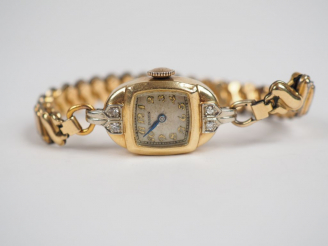 Vente aux enchères RUBEN. Montre bracelet de dame, boitier en or jaune 14K. Cadran sertie