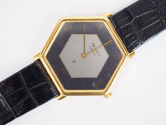 Vente aux enchères CHOPARD. Montre de dame, boitier de forme hexagonale en or jaune.  Bra