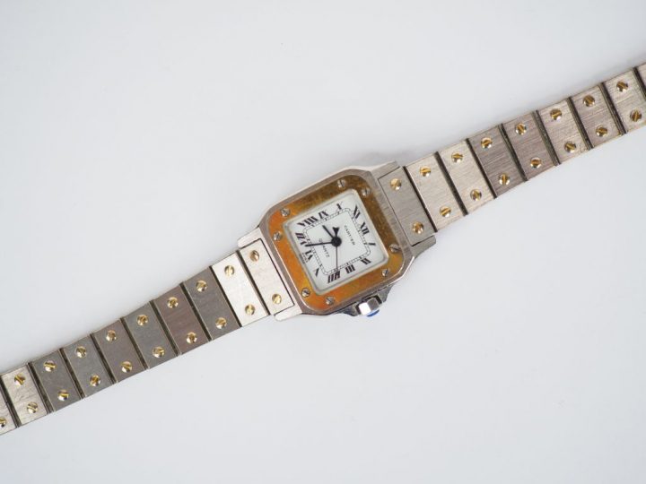 CARTIER. Montre bracelet de dame, modèle Santos, en acier et or jaune.