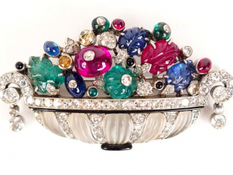 Vente aux enchères BOUCHERON à Paris.  Broche « Tutti frutti » en forme de panier de frui