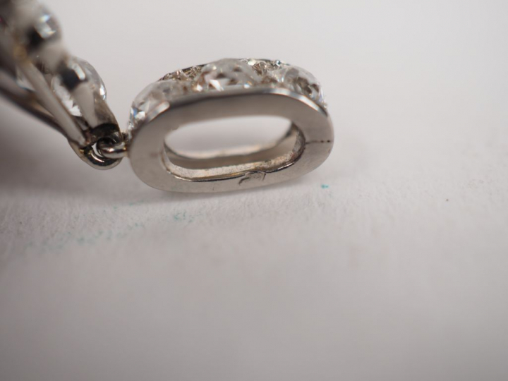 Important pendentif de style Art déco en platine, serti de diamants ta