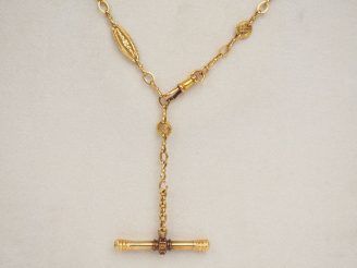 Vente aux enchères Giletière en or jaune, à décor de maillons ovales feuillagés et maillo