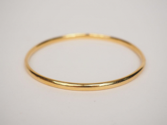 Vente aux enchères Bracelet jonc en or jaune. Poids. 24.35 g