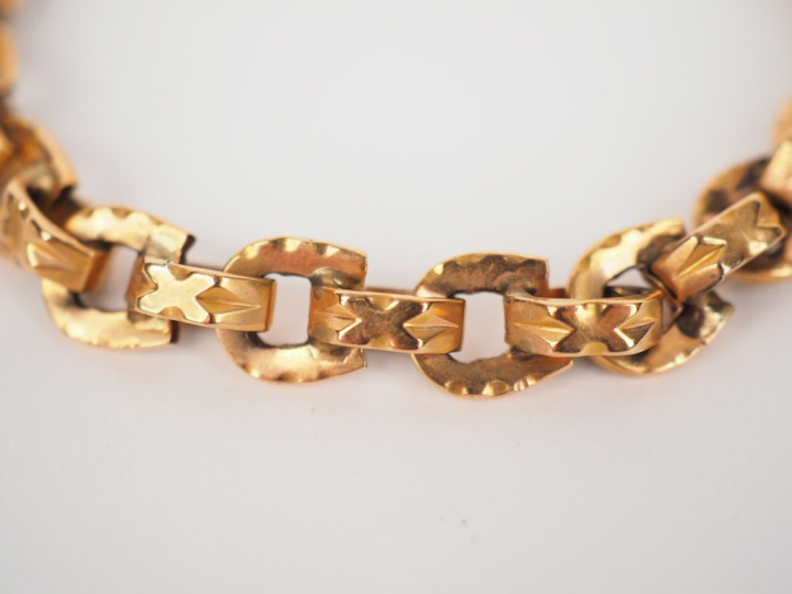 Bracelet articulé en or jaune, maillons en forme de fer à cheval et ma