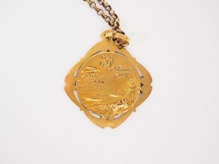 Médaille de baptême à l'effigie de Saint Christophe et sa chaine en or
