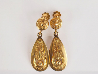 Vente aux enchères Paire de clips d'oreilles en or jaune. Poids. 3,60 g