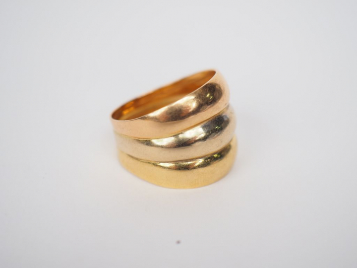 	Bague trois tons d’or.  TDD. 55 Poids. 2.60 g