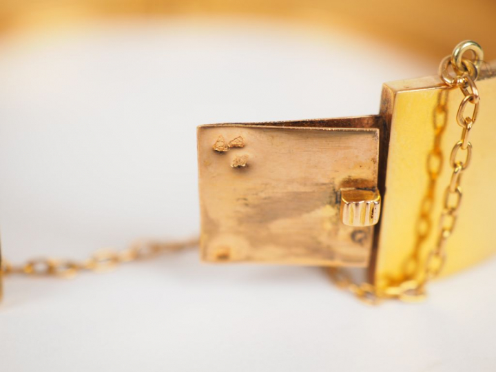 Bracelet manchette Napoléon III en or jaune et perles, à décor de bran