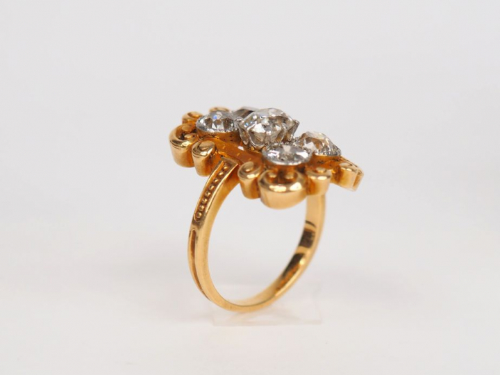 Bague Napoléon III en or jaune, sertie de cinq diamants taille ancienn