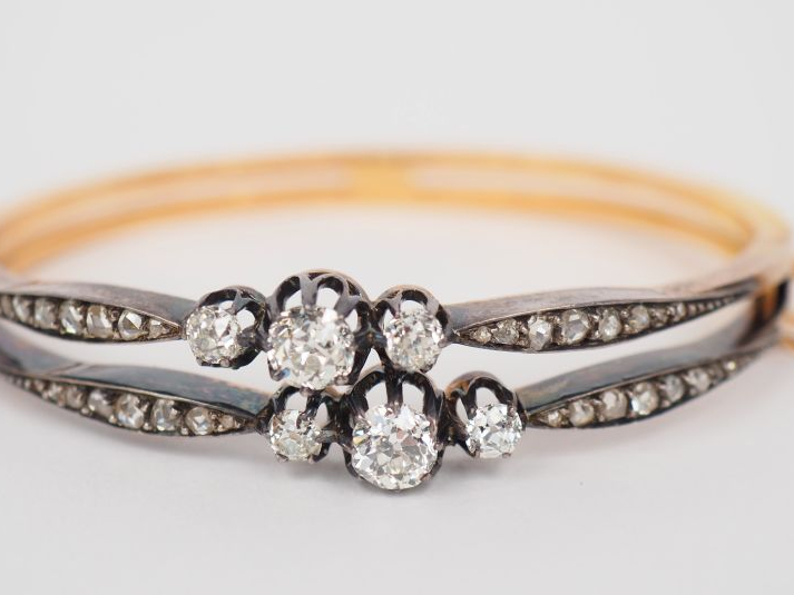 Bracelet jonc double rang Napoléon III en or jaune, orné en son centre