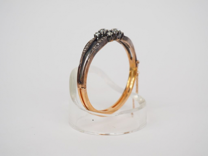 Bracelet jonc double rang Napoléon III en or jaune, orné en son centre