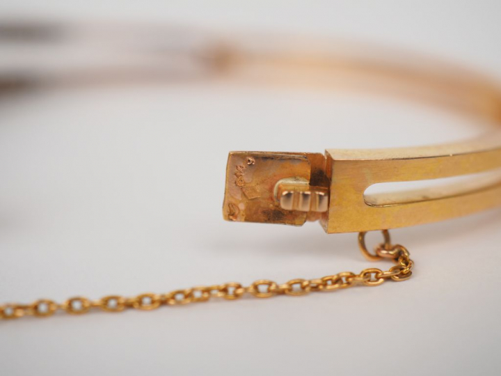 Bracelet jonc double rang Napoléon III en or jaune, orné en son centre