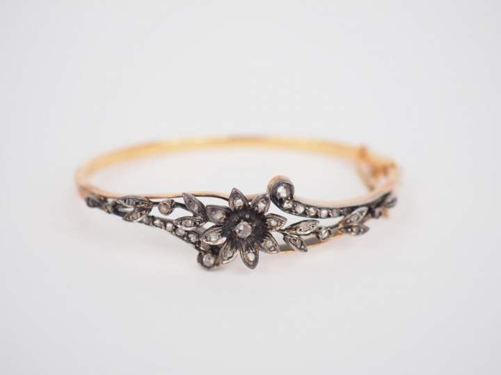 Bracelet Napoléon III en or jaune et diamants taillés en rose, à décor