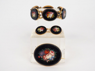 Vente aux enchères Parure en micro mosaïques et or ornée de médaillons à décor de bouquet