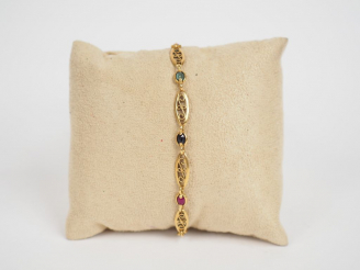 Vente aux enchères Bracelet en or jaune, à décor de maillons filigranés et de pierres de 