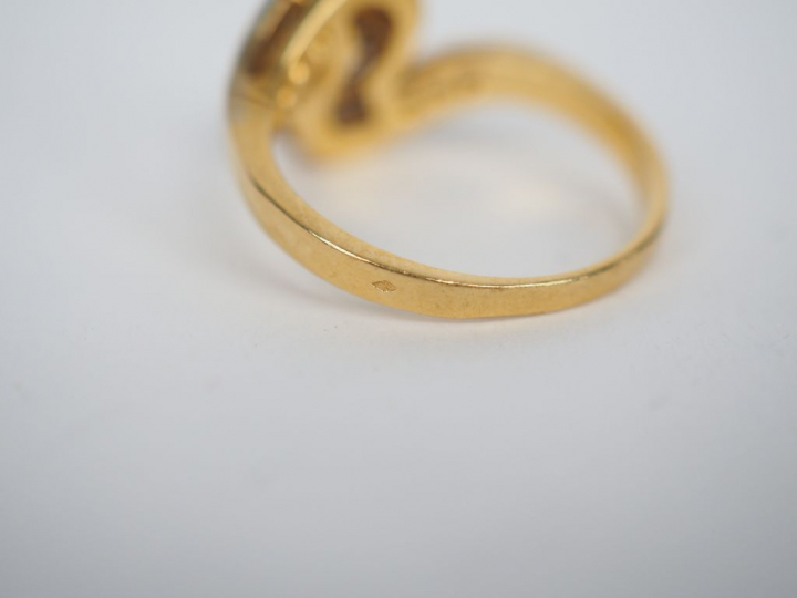 Bague tourbillon en or jaune et diamants. TDD. 52 Poids tel . 3,76 g