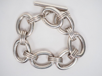 Vente aux enchères Bracelet en argent, maille forçat.  Poids. 61.54 g