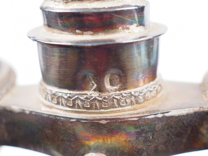 Monture d’huilier en argent, poinçon au Coq, à décor de cornes d'abond