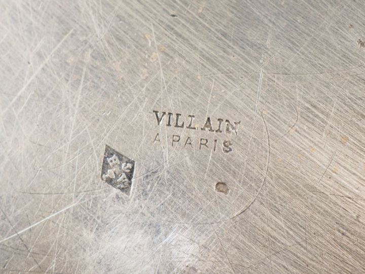 Plat de style Louis XV en argent, poinçon Minerve, modèle à filets. Mo