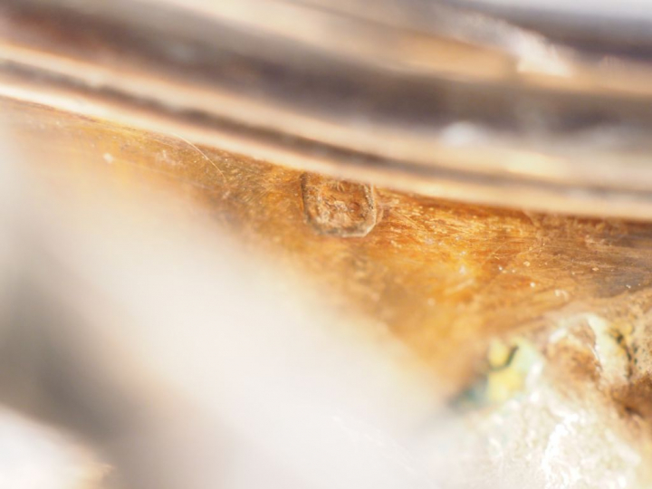 Saucière et son présentoir en argent, poinçon Minerve, anses feuillagé