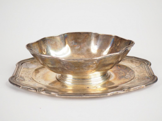 Vente aux enchères Saucière de style Louis XV en argent, poinçon Minerve, modèle coquille