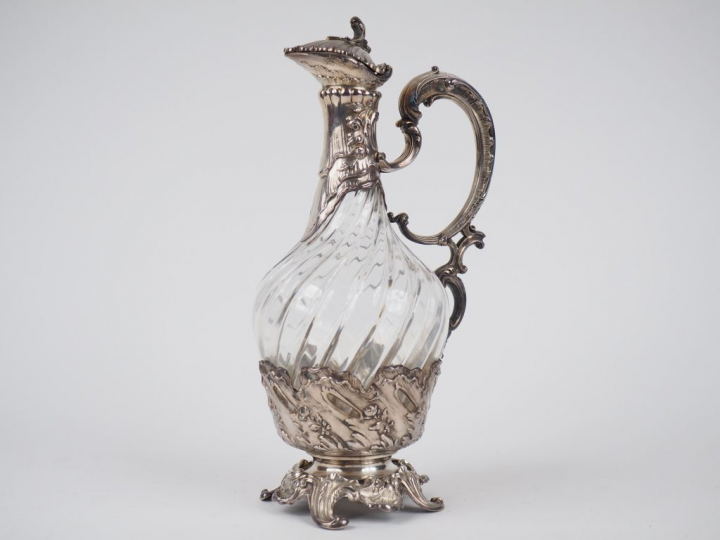 Aiguière de style rocaille en cristal et argent, poinçon Minerve, à dé