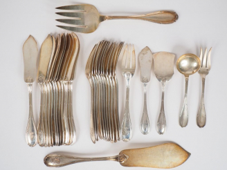 Vente aux enchères Service à poisson de style Louis XVI en argent, poinçon Minerve, à déc