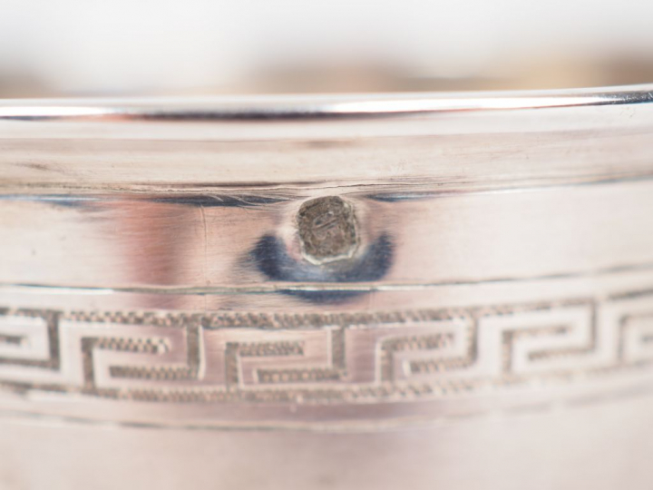 Ensemble comprenant :  - une tasse sur piédouche en argent, poinçon Mi