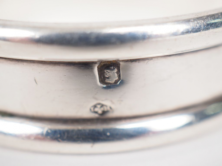 Ensemble comprenant :  - une tasse sur piédouche en argent, poinçon Mi