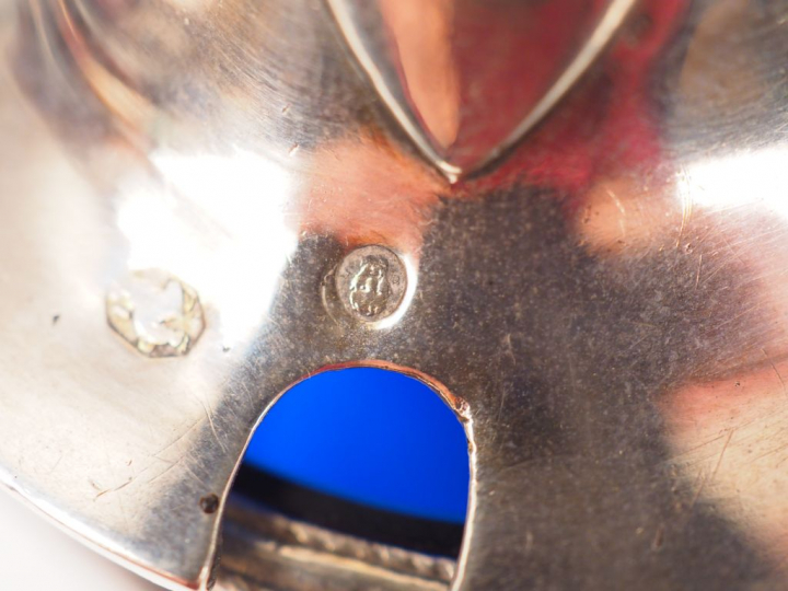 	Moutardier de style Louis XVI en argent, poinçon tête de sanglier, à 