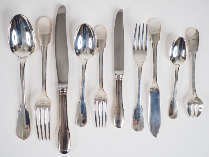 CHRISTOFLE. Ménagère en métal argenté, modèle uniplat. Comprenant :  -