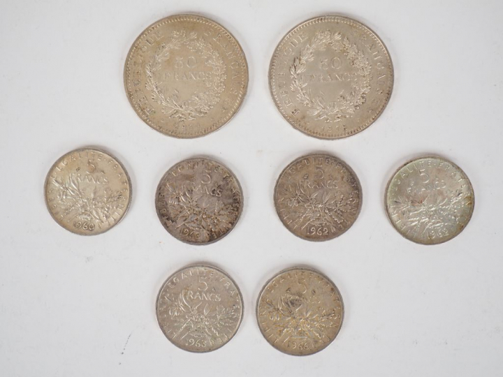 Ensemble de pièces en argent, comprenant :  - deux pièces de 50 Francs