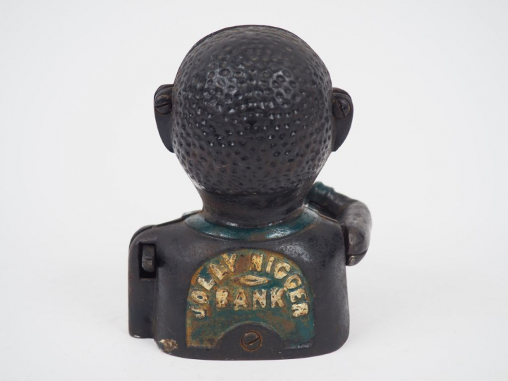 Tirelire en fonte polychrome 'Jolly Nigger Bank'. Dim. : 15,5 x 13,5 c