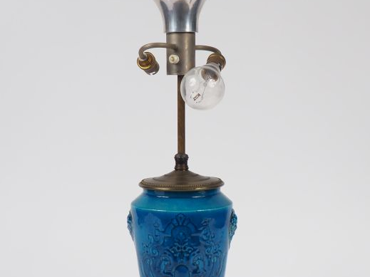 Vase Napoléon III de style Louis XIV en porcelaine turquoise, monté en