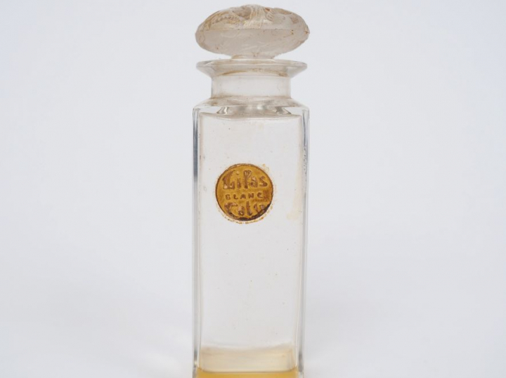 COTY. 'Lilas blanc'. Flacon de parfum en verre, bouchon en verre dépol