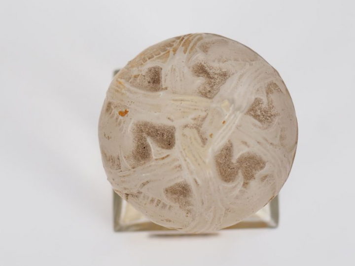 COTY. 'Lilas blanc'. Flacon de parfum en verre, bouchon en verre dépol