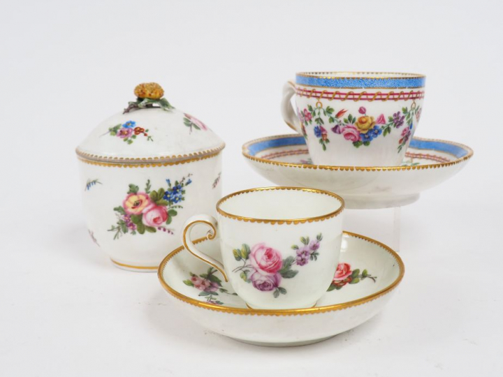 	Tasse et sous-tasse Louis XVI en porcelaine de Sèvres, Tasse et sous-