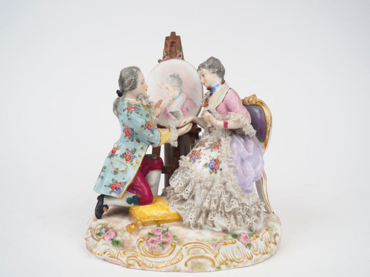 Groupe XIXème en porcelaine polychrome de Saxe. 'L'artiste et son modè