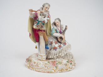 Vente aux enchères Groupe XIXème en porcelaine polychrome de Saxe. 'Musiciens'. Dim. : 21
