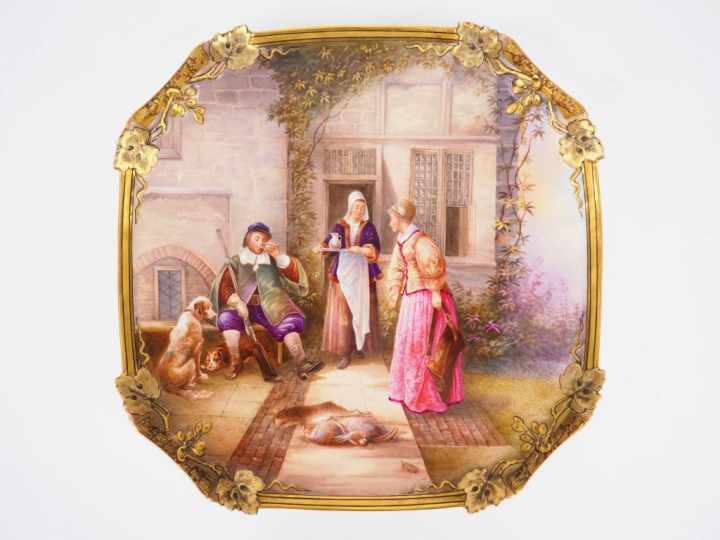 Plat XIX en porcelaine polychrome de Limoges. 'Retour de chasse'. Dim.